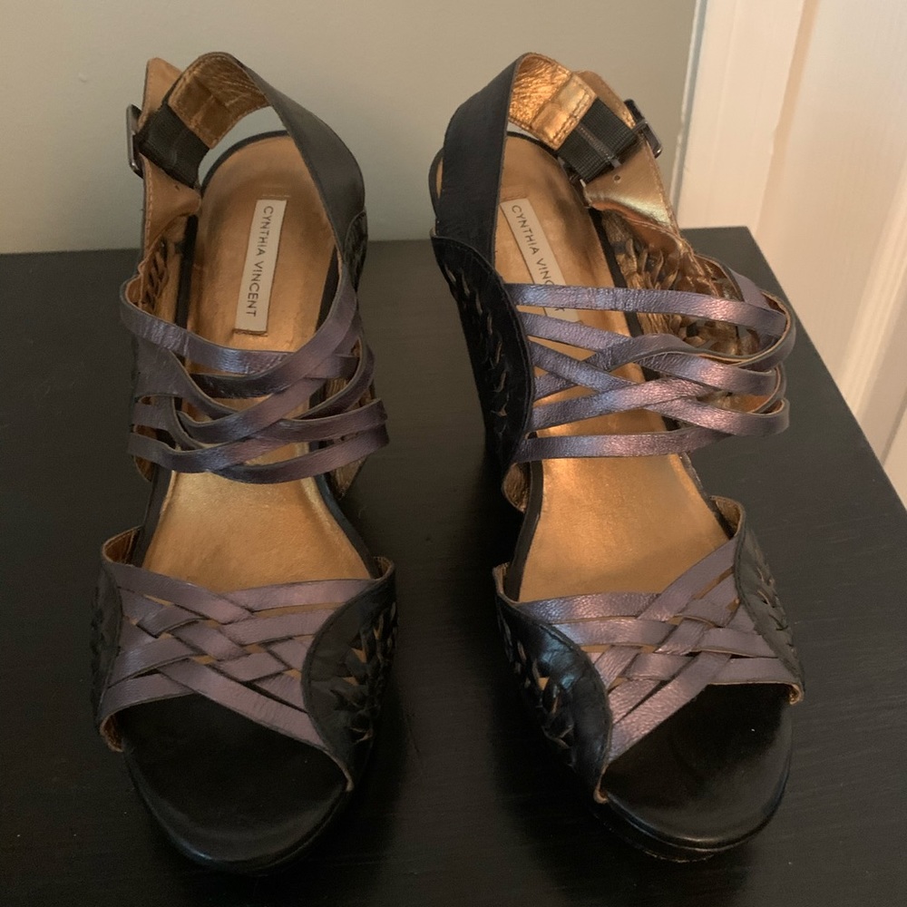 Cynthia Vincent Metallic Wedges 7.5